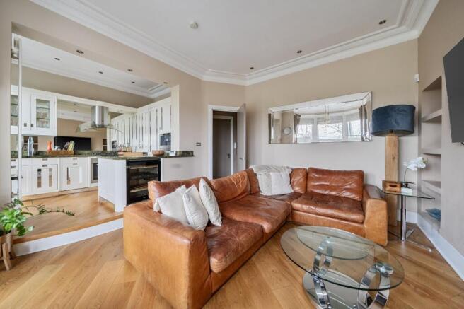 2 bed Flat to rent Image 5