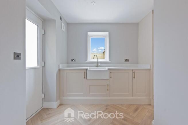 4 bed Detached for sale Image 10
