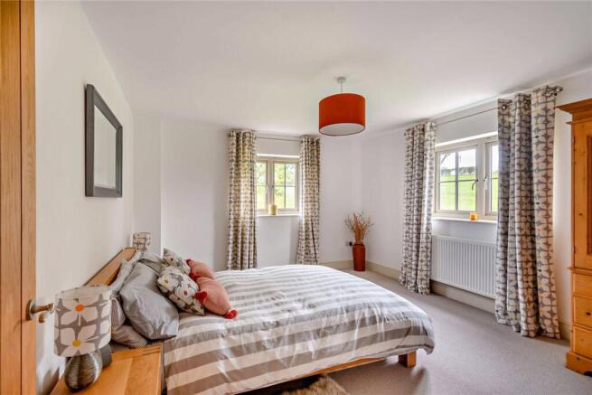 5 bed Detached for sale Image 11