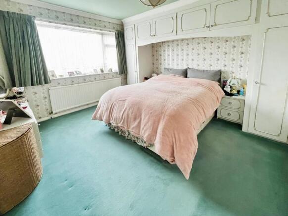 4 bed Detached Bungalow for sale Image 12