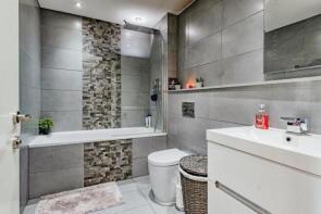 Flat 11, 2 Dartel House, Lumley Road, Horley RH6 7JL