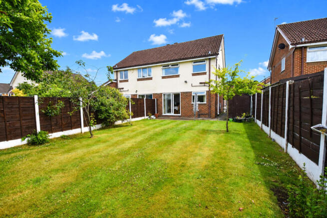 Allgreave Close, Sale, M33 photo 4