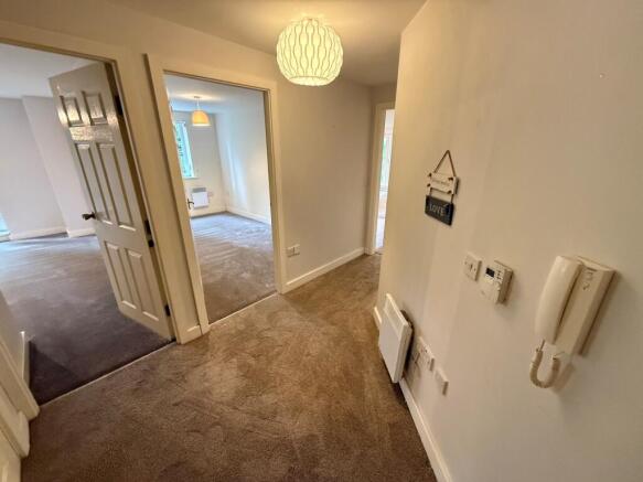 2 bed Apartment to rent Image 7