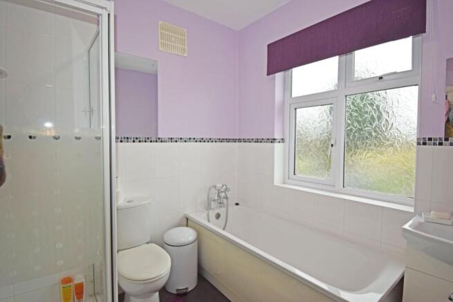 Holmlea, bathroom.jpg