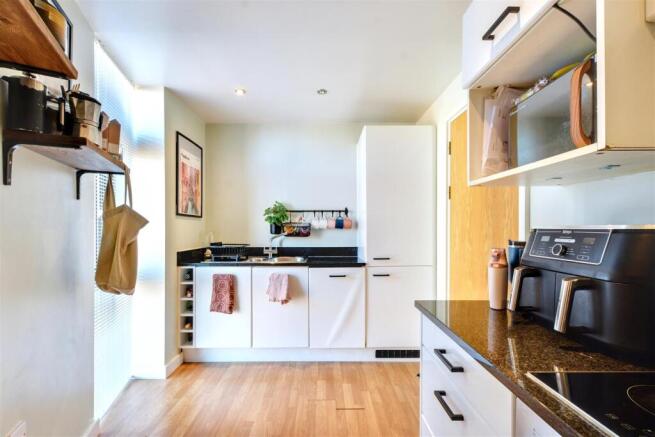Kitchen_2.jpeg