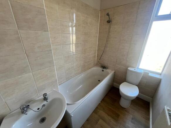 2 bed House for sale Image 6