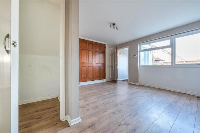 Baynes Close, Enfield, EN1 photo 4