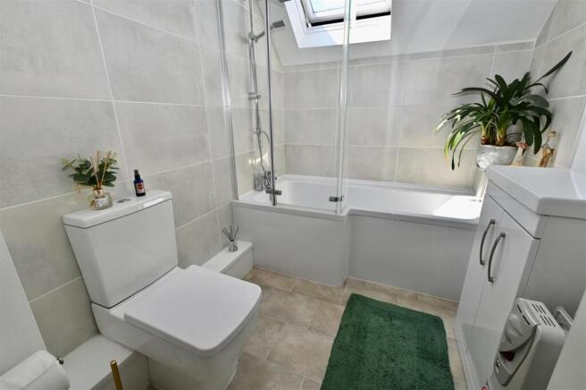 3 bed Terraced for sale Image 9