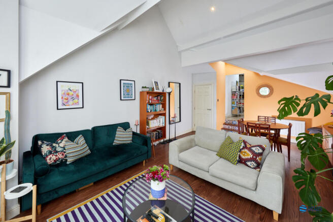 Lounge / Dining Area