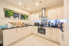 12, Makepeace Court, Blagrove Road, Teddington TW11 0ED