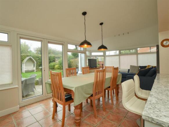 4 bed Detached for sale Image 8