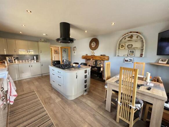 3 bed Detached for sale Image 5