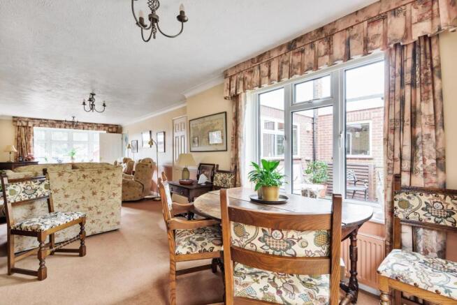 Lounge/Dining Area 