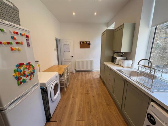 3 bed Semi-Detached for sale Image 9