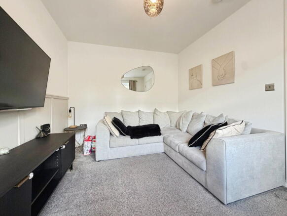 2 bed Semi-Detached for sale Image 8