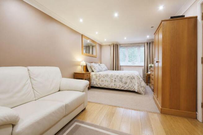 4 bed Detached for sale Image 6