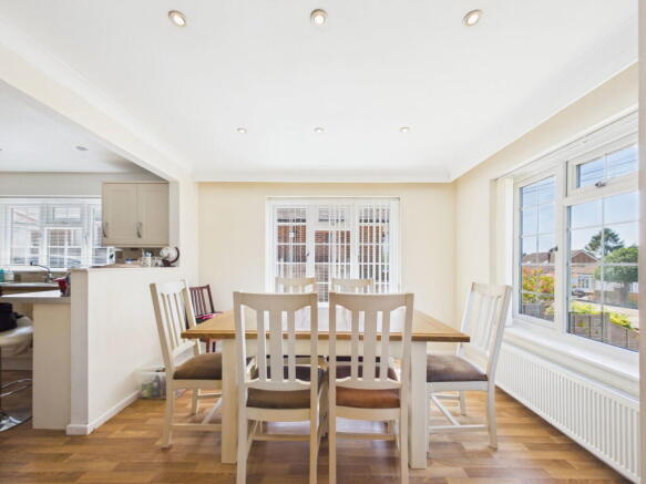 Sullington Gardens, Findon Valley, Worthing BN14 0HR photo 4