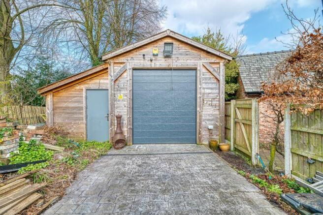 Garage/Workshop