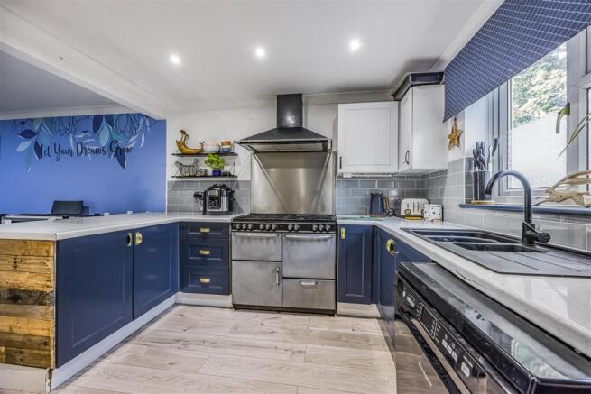 47 Third Avenue, Havant-PorticoMarketing-Nexa-20.j