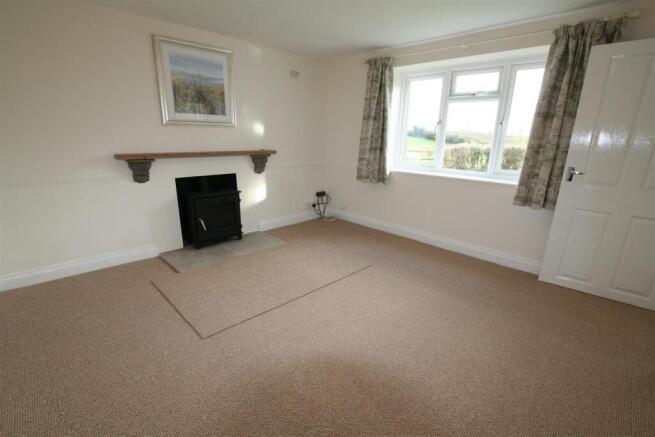perryfields,cottage2lounge.JPG