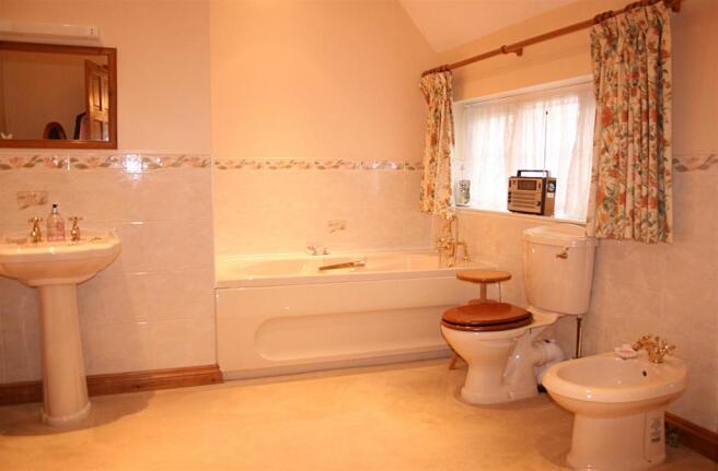 ensuite.JPG