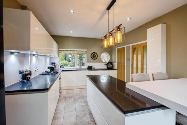 3 bed Detached for sale Image 6