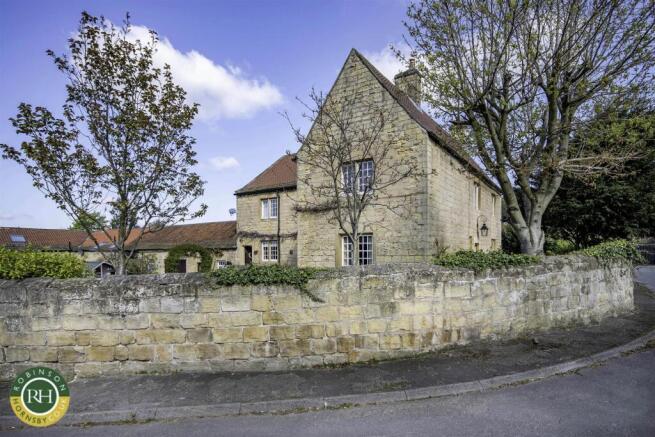 5 bed Detached for sale Image 7