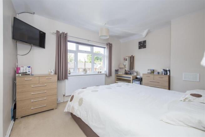 55WoodshaweRise_bedroom1_2.jpg