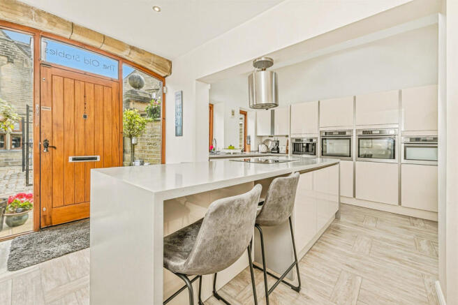 4 bed Detached for sale Image 10