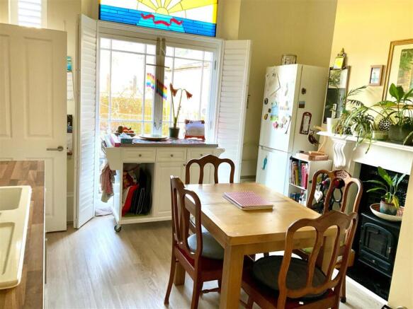 Kitchen pic2.jpg