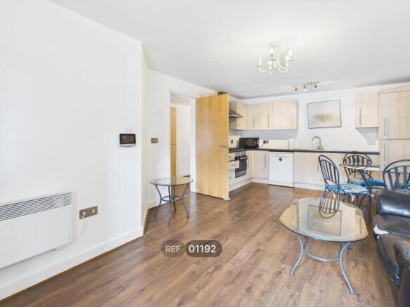 2 bed Apartment to rent Image 4