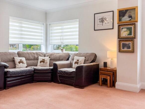 4 bed Detached for sale Image 11