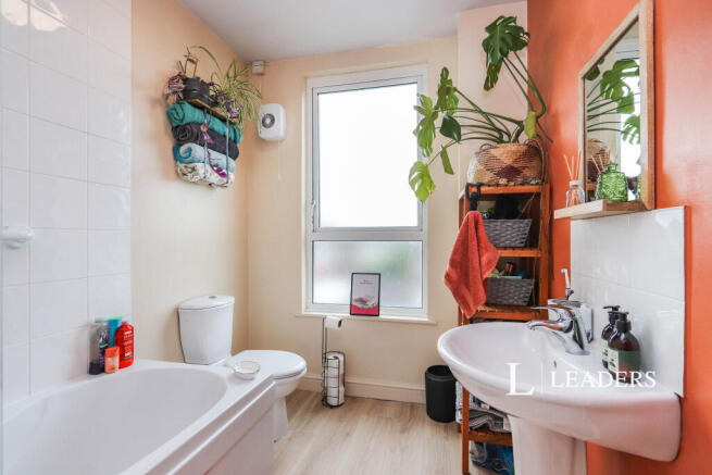 3 bed House to rent Image 8
