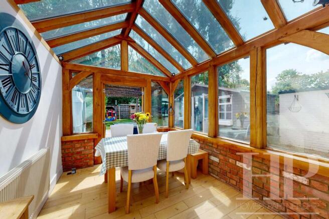Lark Rise, Crawley, RH11 photo 4
