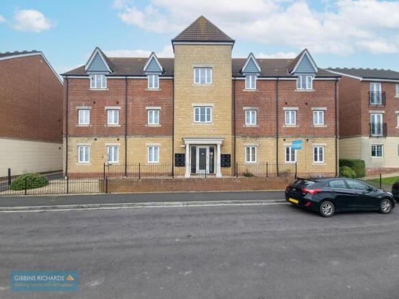 2-bed flat on Riverside Close, Bridgwater, TA6, £125,000