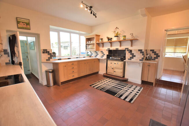 5 bed Semi-Detached for sale Image 5