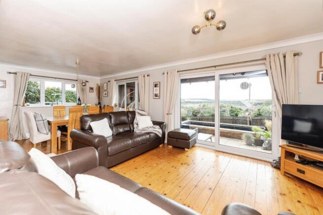 5 bed Detached for sale Image 5