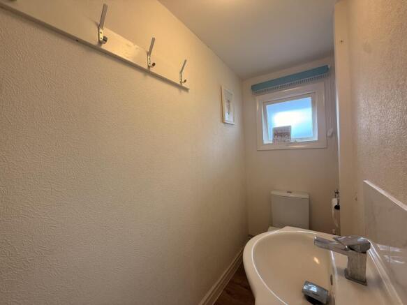 4 bed House to rent Image 7