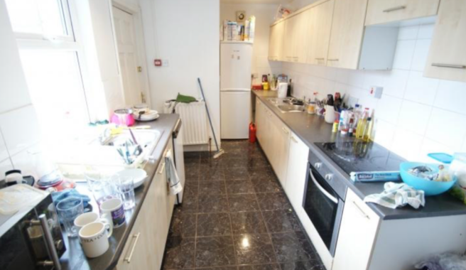 7 bed House to rent Image 5