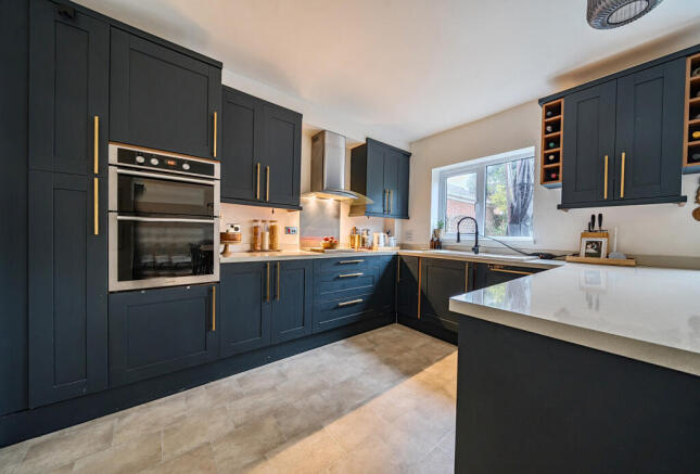 1372365-2-68fa420...