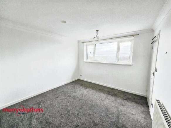 2 bed Terraced to rent Image 9