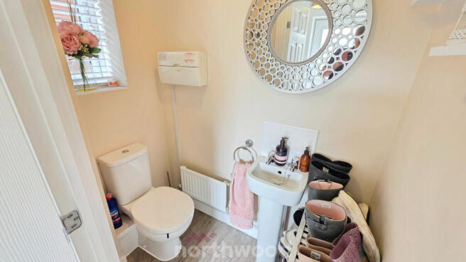 5 bed Detached for sale Image 12