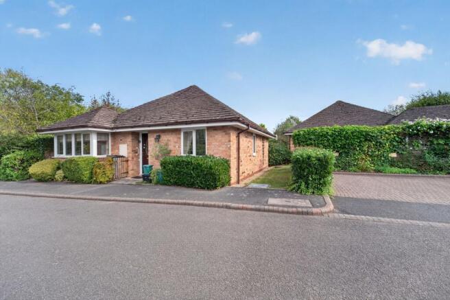 2-bed detached on Avon Meadow Close, Stratford-Upon-Avon, CV37, £250,000