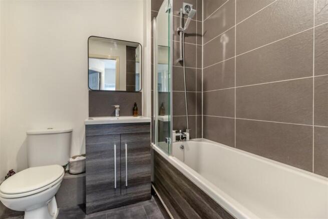 8586346-interior10.jpg