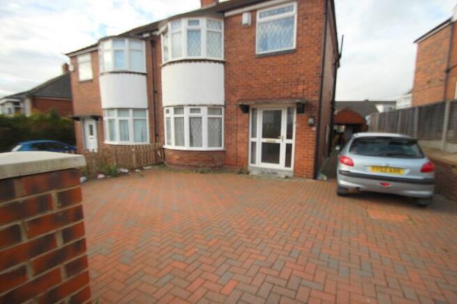 4 bed Semi-Detached to rent Image 5