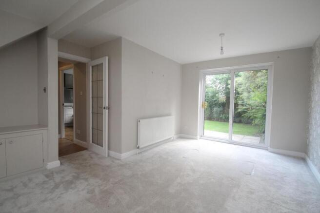 4 bed House to rent Image 5