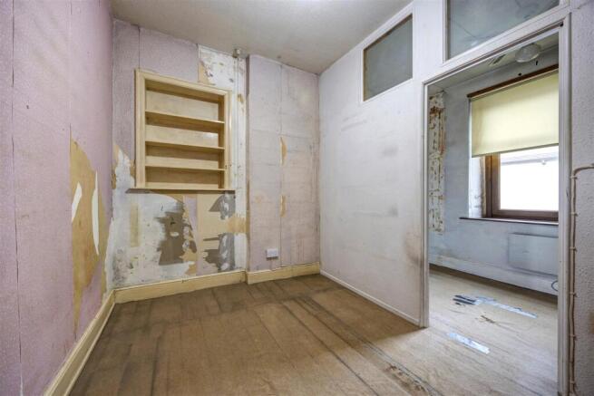 4 bed Semi-Detached for sale Image 11