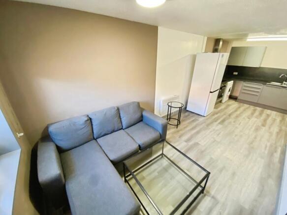 1 bed Apartment to rent Image 5