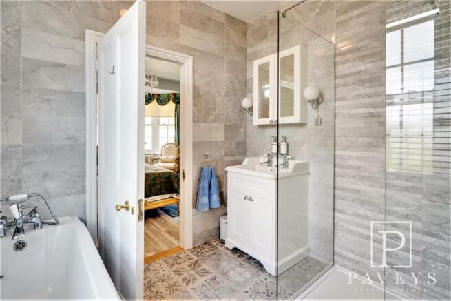 EN SUITE SHOWER ROOM