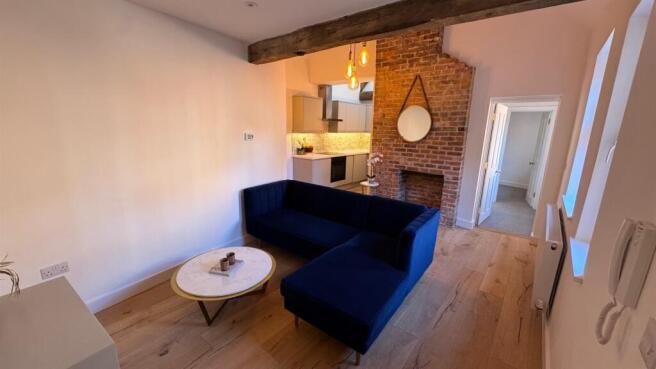 Image 02 - 2 Tudor Yard.jpg